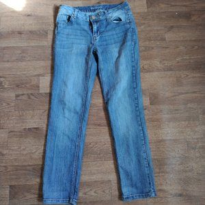 Maurices Size 4 short jeans